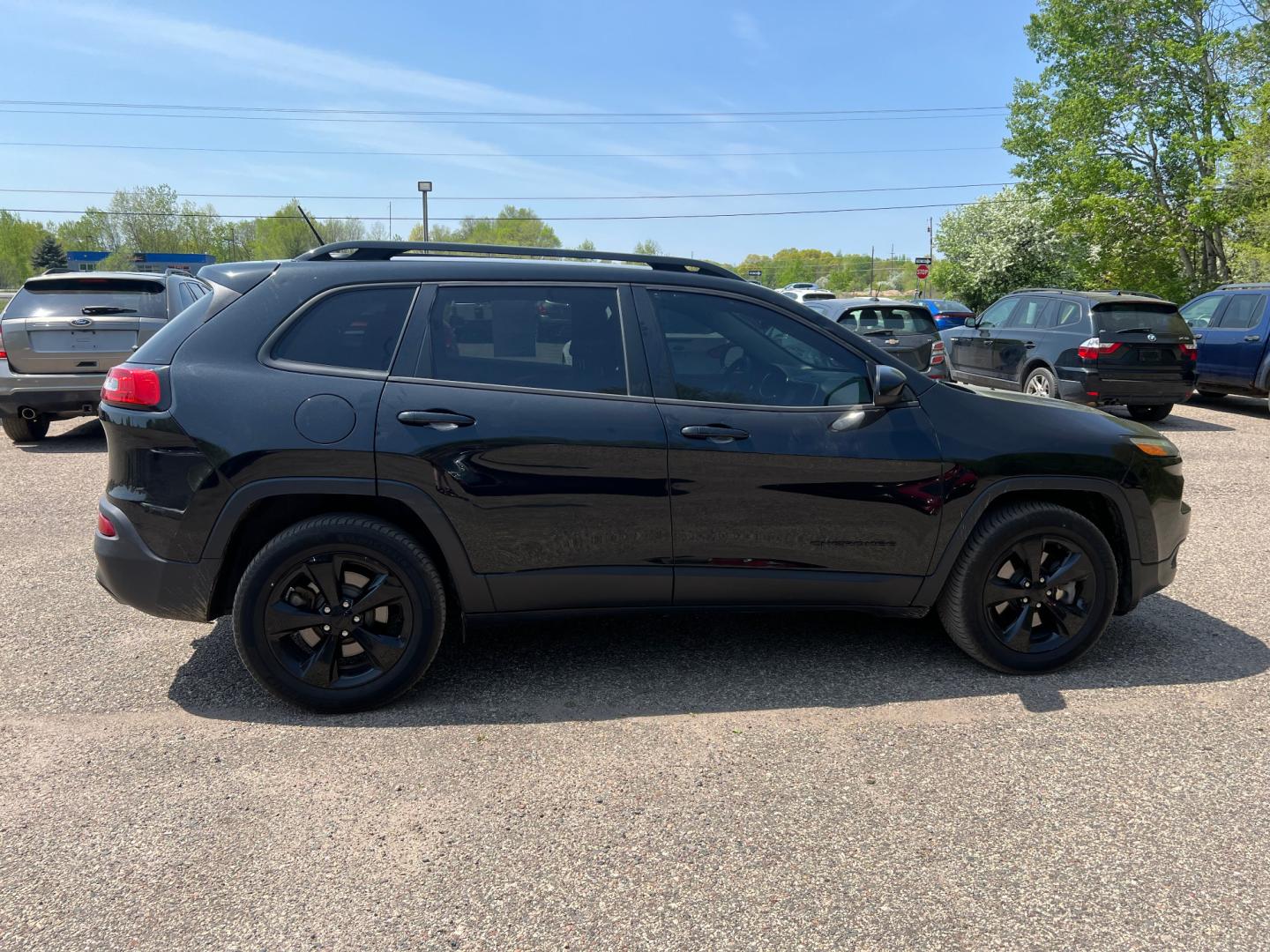 2015 Jeep Cherokee (1C4PJMCS6FW) , located at 17255 hwy 65 NE, Ham Lake, MN, 55304, 0.000000, 0.000000 - Photo#5